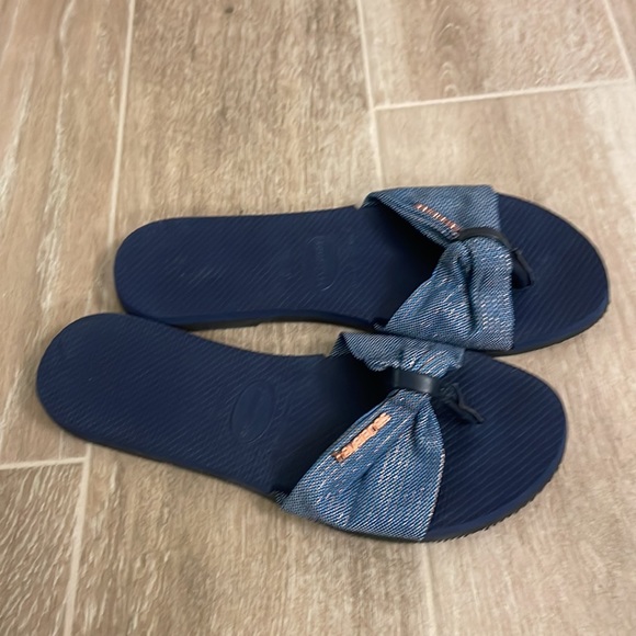 Havainas Flip Flops - Picture 2 of 3